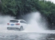 暴雨的“时差”之谜：为何总爱挑上下班时间“凑热闹”？